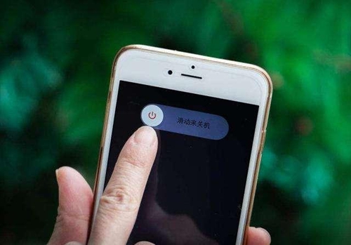 手機閃退是怎么回事