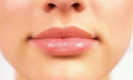 嘴唇厚如何變薄