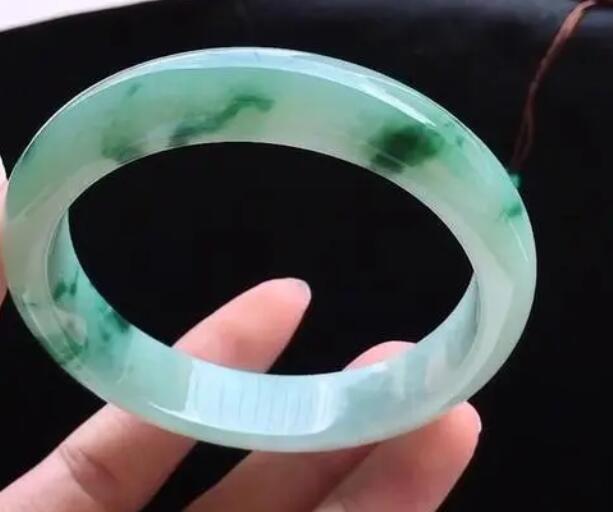 翡翠手鐲怎么選才是好的