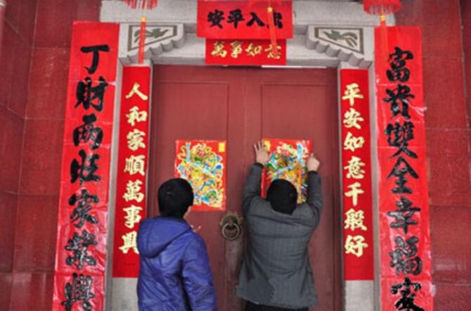 貼春聯(lián)的講究