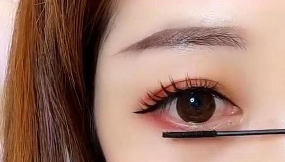 新手化妝怎么把眼睛化大