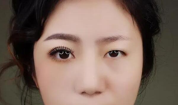 教你怎么化妝把眼睛化大