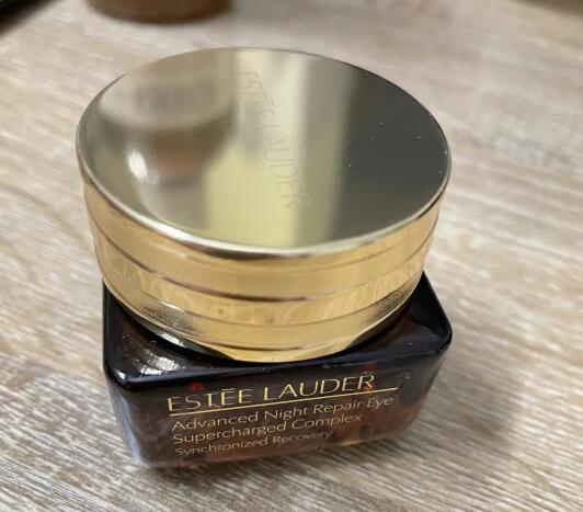 雅詩蘭黛眼霜好用嗎