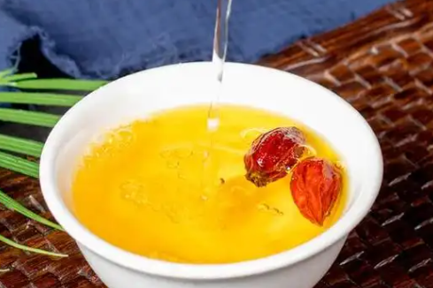 梔子泡水喝有什么好處