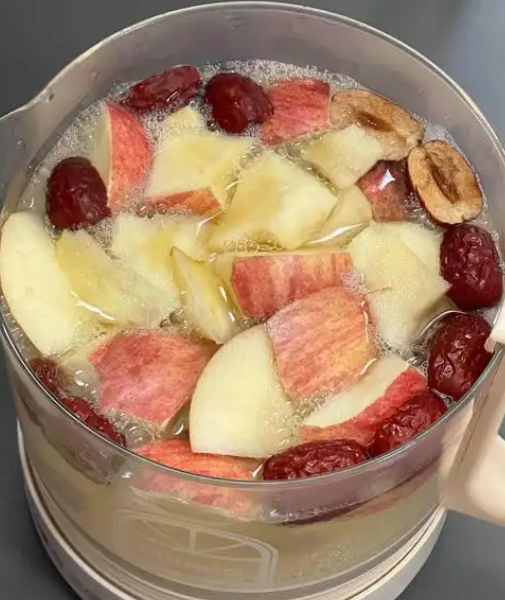 蘋果煮水喝有什么好處和壞處 蘋果煮水喝有什么好處和壞處