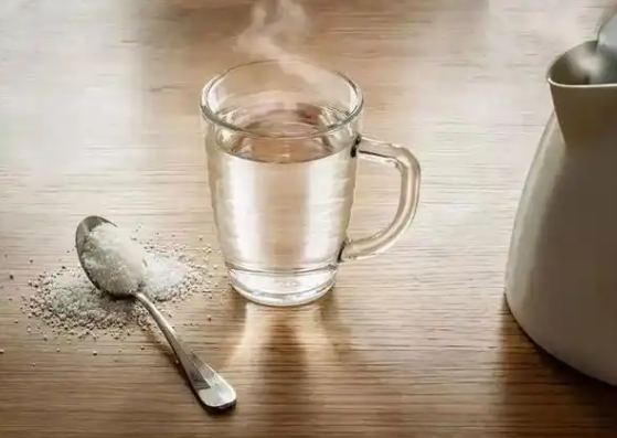 空腹喝鹽水有什么好處和壞處 空腹喝鹽水有什么好處和壞處