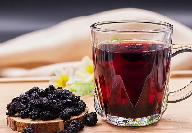 桑葚干泡水喝有什么好處 桑葚干泡水喝有什么好處