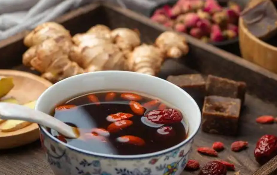 坐月子喝紅糖水有什么好處 坐月子喝紅糖水有什么好處