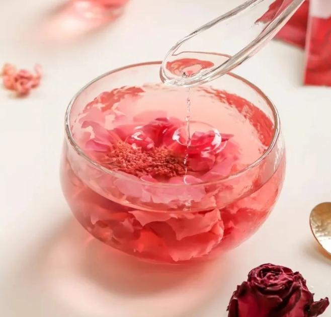 喝玫瑰花茶有什么好處 喝玫瑰花茶有什么好處