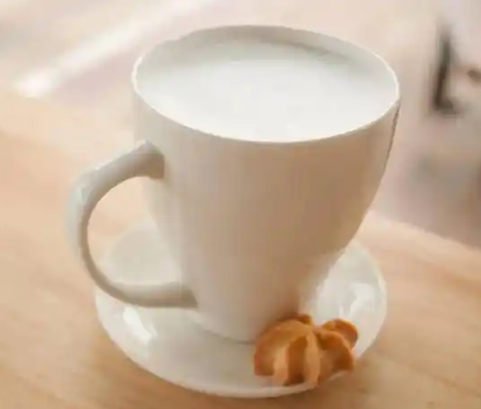 睡前喝熱牛奶有什么好處