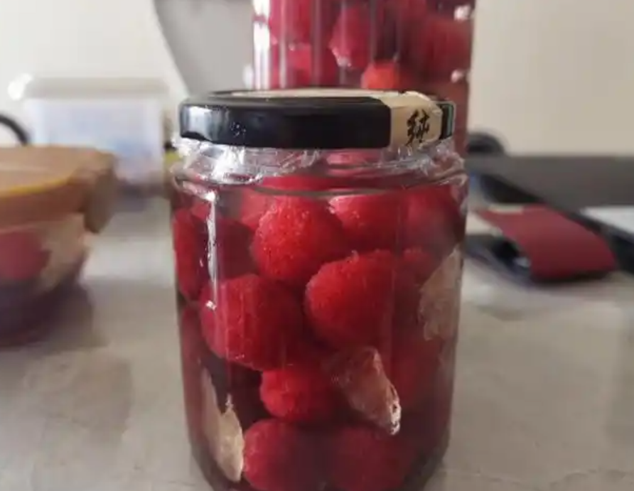 喝楊梅酒對身體有什么好處和壞處 喝楊梅酒對身體有什么好處和壞處